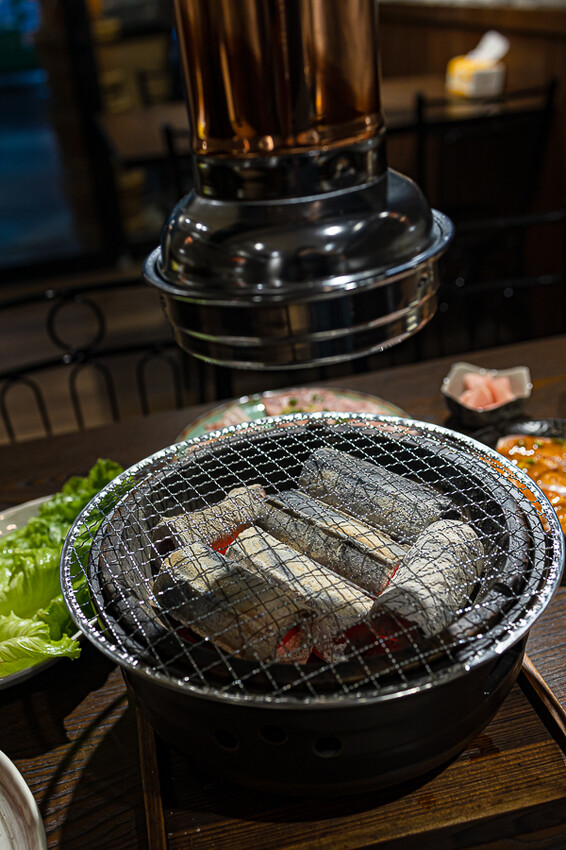 隱藏於在地生活圈內的精緻單點燒肉店,日式職人精神般手工精修去筋去油留下美味,精緻有用心的日式燒肉小店推薦