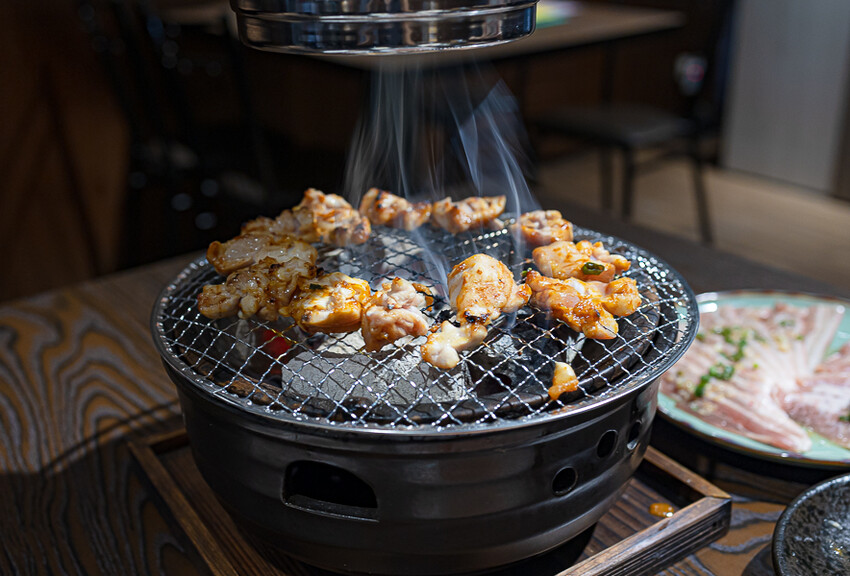 隱藏於在地生活圈內的精緻單點燒肉店,日式職人精神般手工精修去筋去油留下美味,精緻有用心的日式燒肉小店推薦