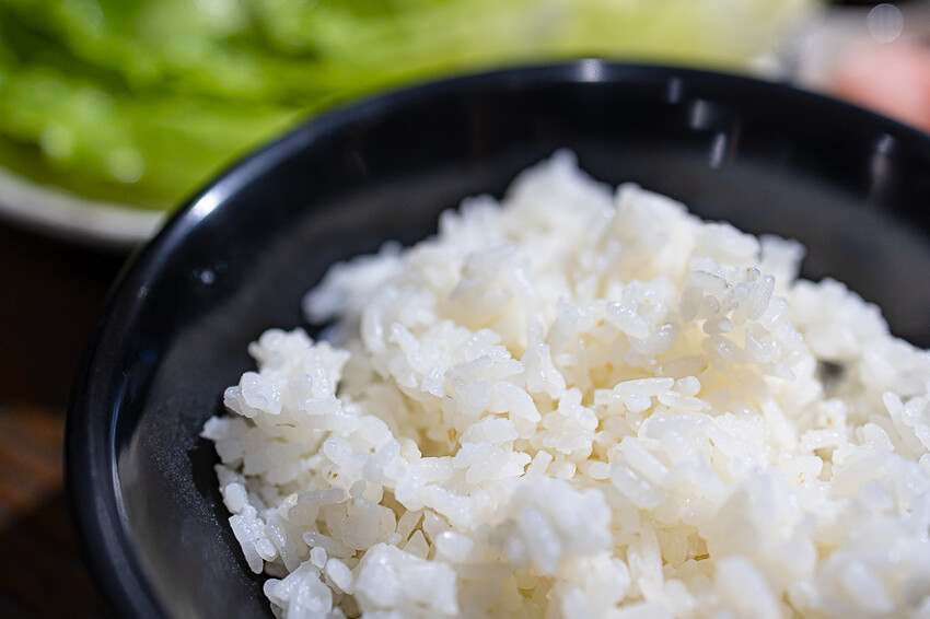 隱藏於在地生活圈內的精緻單點燒肉店,日式職人精神般手工精修去筋去油留下美味,精緻有用心的日式燒肉小店推薦