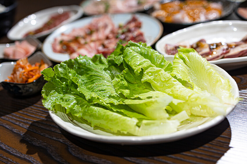 隱藏於在地生活圈內的精緻單點燒肉店,日式職人精神般手工精修去筋去油留下美味,精緻有用心的日式燒肉小店推薦