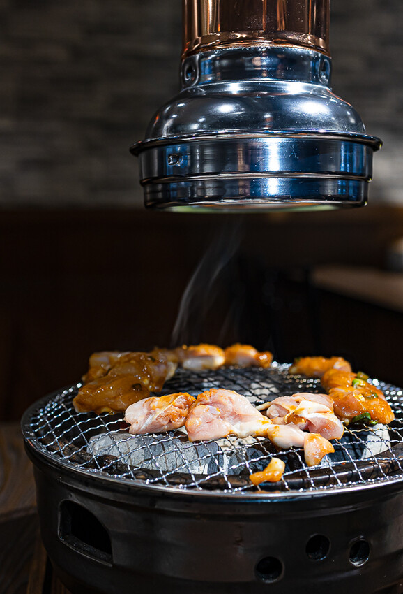 隱藏於在地生活圈內的精緻單點燒肉店,日式職人精神般手工精修去筋去油留下美味,精緻有用心的日式燒肉小店推薦