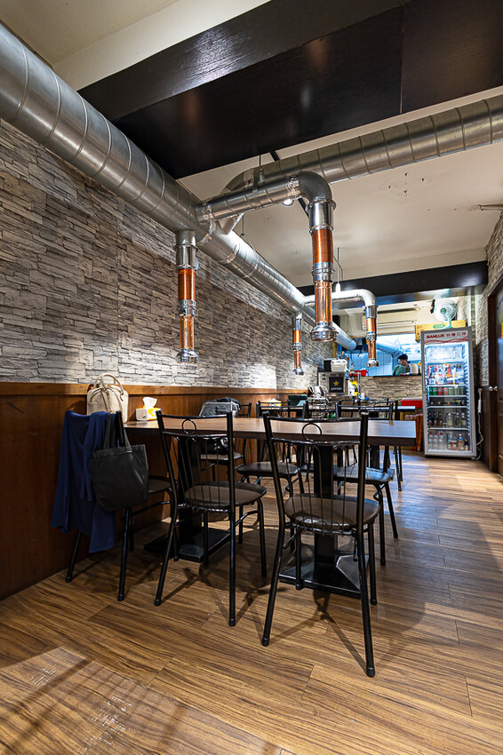 隱藏於在地生活圈內的精緻單點燒肉店,日式職人精神般手工精修去筋去油留下美味,精緻有用心的日式燒肉小店推薦