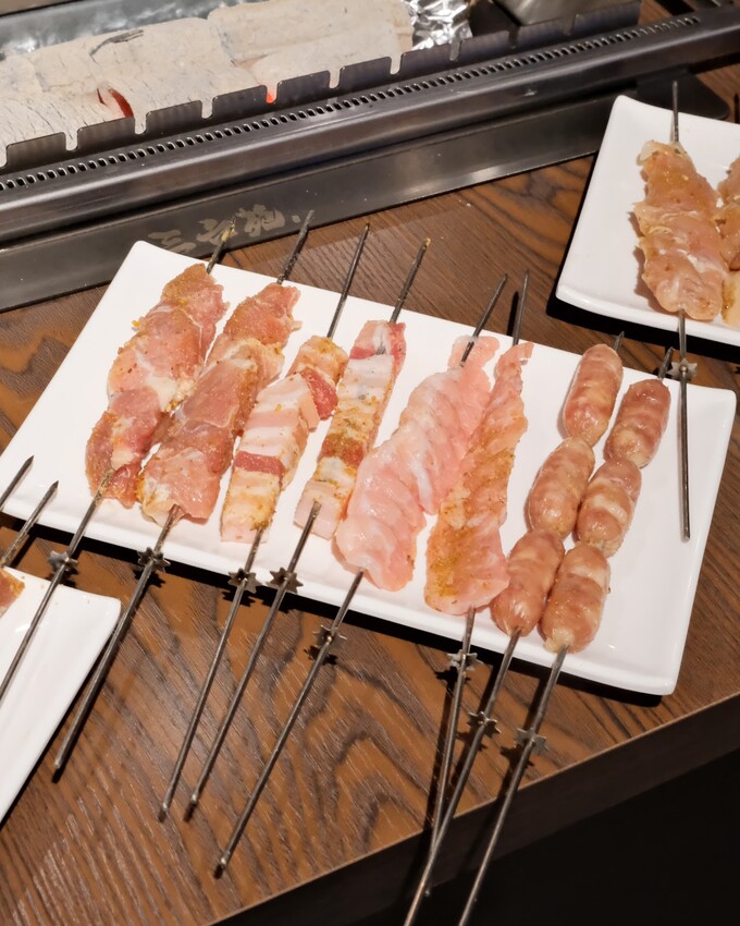 【蘆洲美食推薦】三六苑炭火燒肉-蘆洲店～超平價全自動烤串，一串只要49元！蘆洲平價燒肉推薦、日式燒肉店串燒新上市！