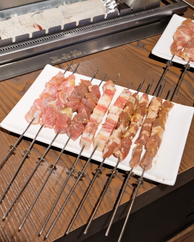 【蘆洲美食推薦】三六苑炭火燒肉-蘆洲店～超平價全自動烤串，一串只要49元！蘆洲平價燒肉推薦、日式燒肉店串燒新上市！