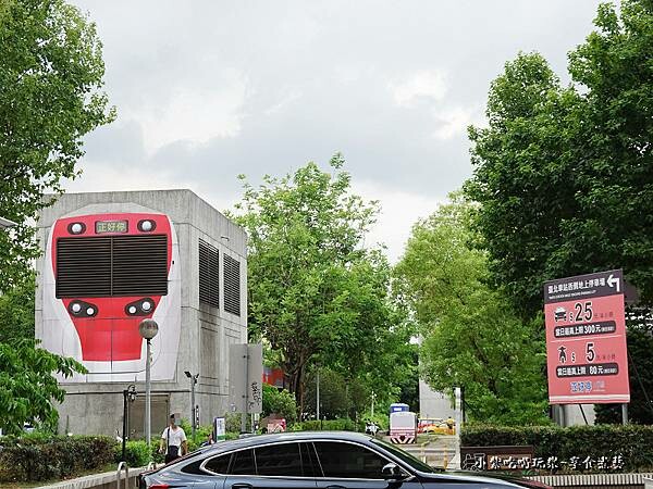 台北車站西側地上停車場-阿豬媽北車店 (1).jpg