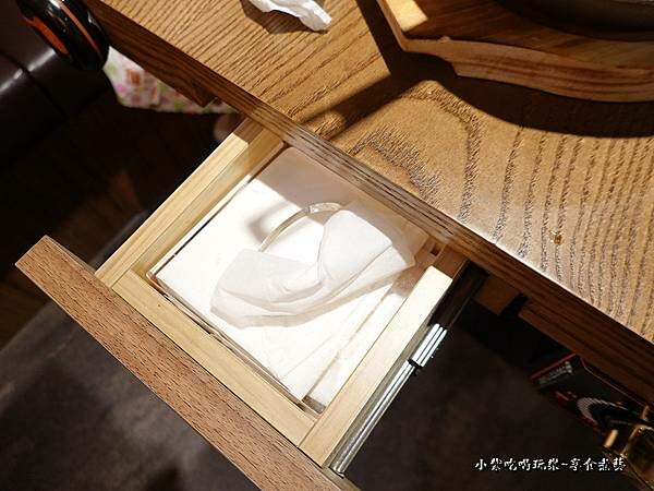 抽屜有面紙-阿豬媽北車店.jpg