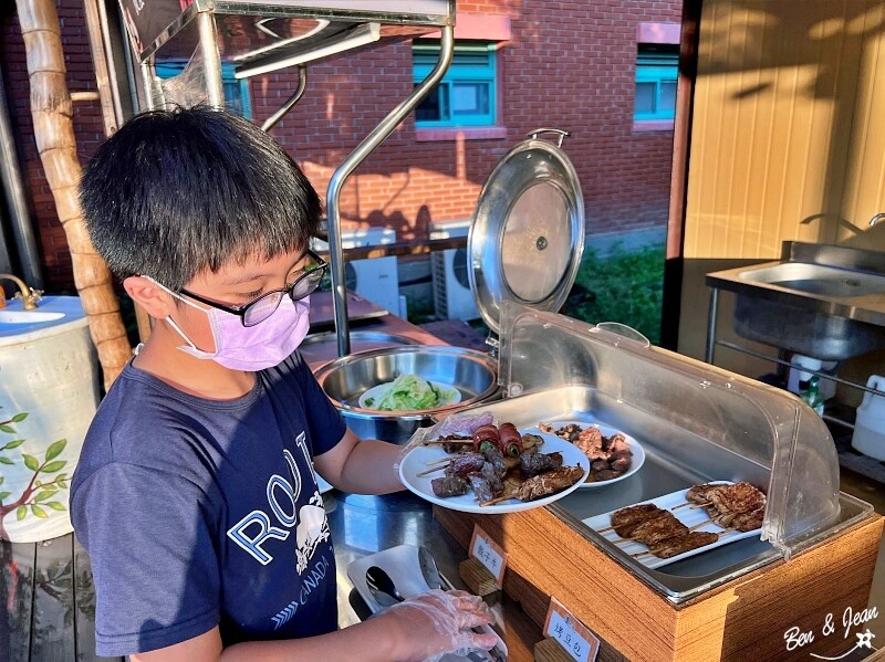 彰化美食》沐月餐廳~清水那方溫泉內餐廳,麻辣鴛鴦鍋加BBQ雙重享受