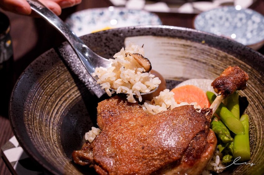 三生有幸精品牛肉麵 |台中牛肉麵控一定要挑戰!就算沒搭酸菜的銷魂湯頭也好喝,還有中西合併排餐料理,呈現滿滿台灣味! - 艾薇覓食趣