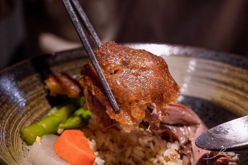 三生有幸精品牛肉麵 |台中牛肉麵控一定要挑戰!就算沒搭酸菜的銷魂湯頭也好喝,還有中西合併排餐料理,呈現滿滿台灣味! - 艾薇覓食趣