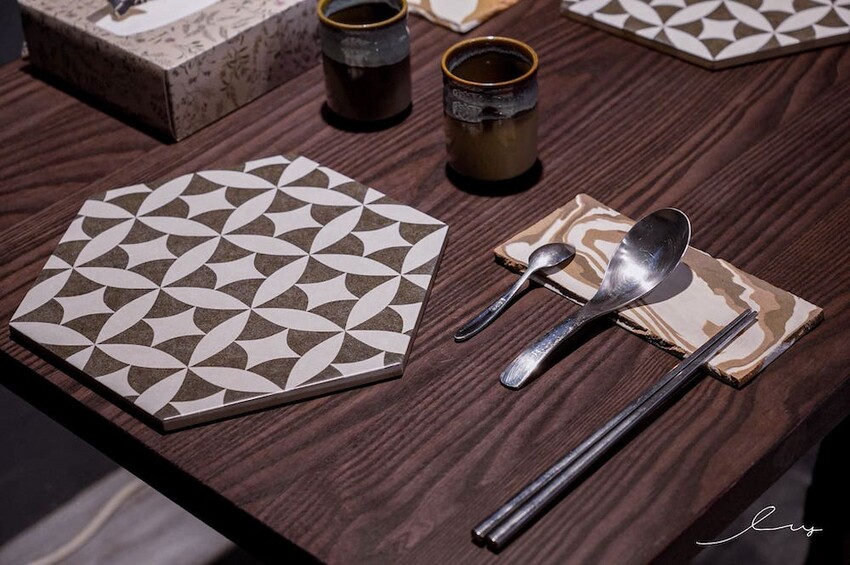 三生有幸精品牛肉麵 |台中牛肉麵控一定要挑戰!就算沒搭酸菜的銷魂湯頭也好喝,還有中西合併排餐料理,呈現滿滿台灣味! - 艾薇覓食趣