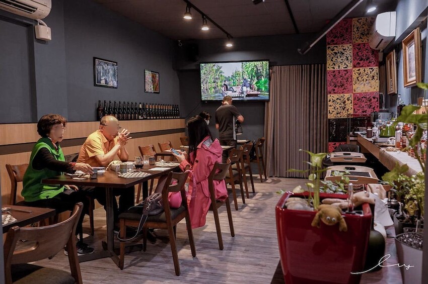 三生有幸精品牛肉麵 |台中牛肉麵控一定要挑戰!就算沒搭酸菜的銷魂湯頭也好喝,還有中西合併排餐料理,呈現滿滿台灣味! - 艾薇覓食趣