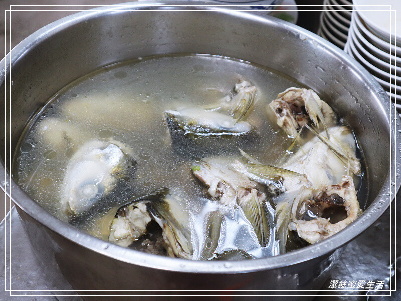 大勇街無名鹹粥-台南/人潮排到隔壁去!2022米其林必比登推薦