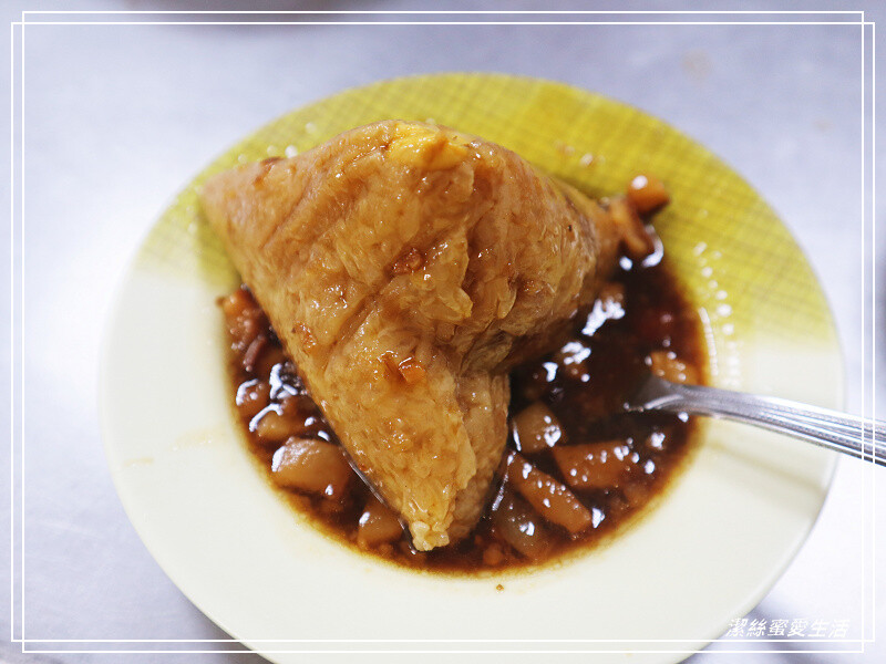 大勇街無名鹹粥-台南/人潮排到隔壁去!2022米其林必比登推薦