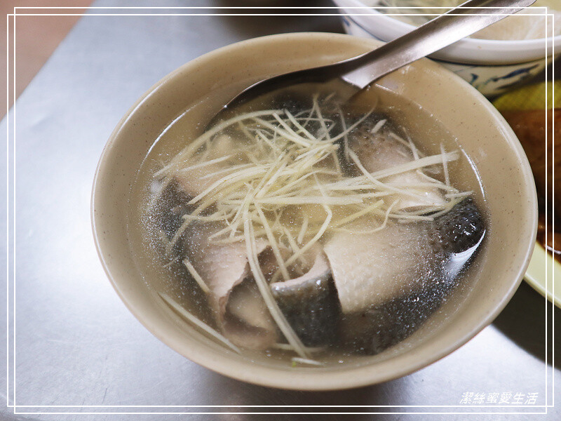 大勇街無名鹹粥-台南/人潮排到隔壁去!2022米其林必比登推薦