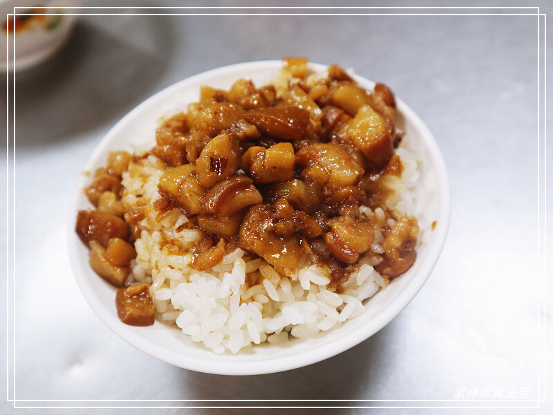 大勇街無名鹹粥-台南/人潮排到隔壁去!2022米其林必比登推薦