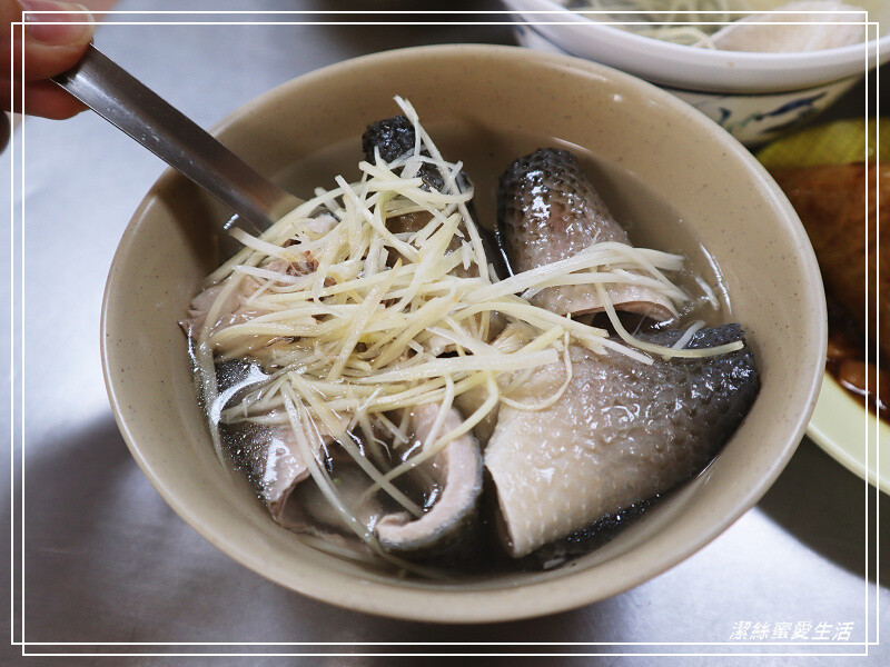 大勇街無名鹹粥-台南/人潮排到隔壁去!2022米其林必比登推薦