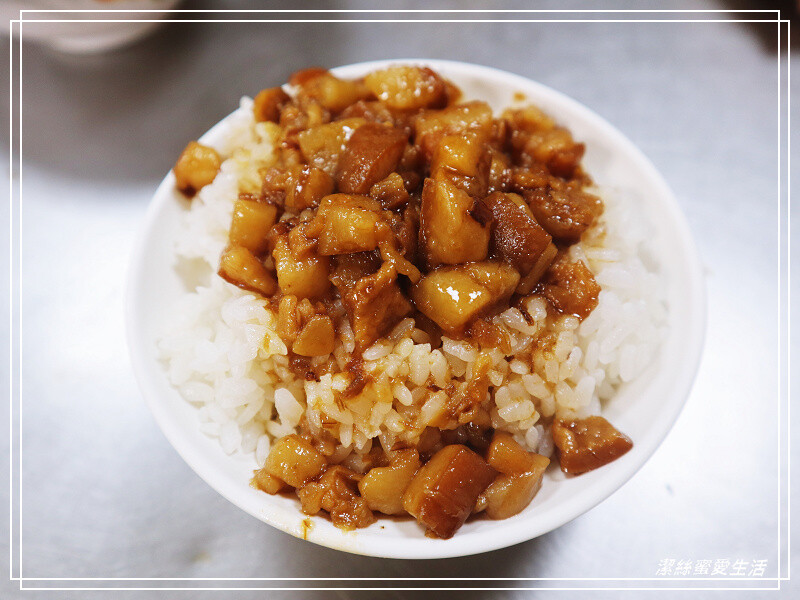 大勇街無名鹹粥-台南/人潮排到隔壁去!2022米其林必比登推薦