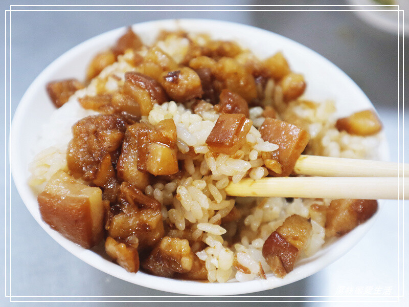 大勇街無名鹹粥-台南/人潮排到隔壁去!2022米其林必比登推薦