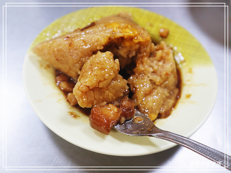 大勇街無名鹹粥-台南/人潮排到隔壁去!2022米其林必比登推薦