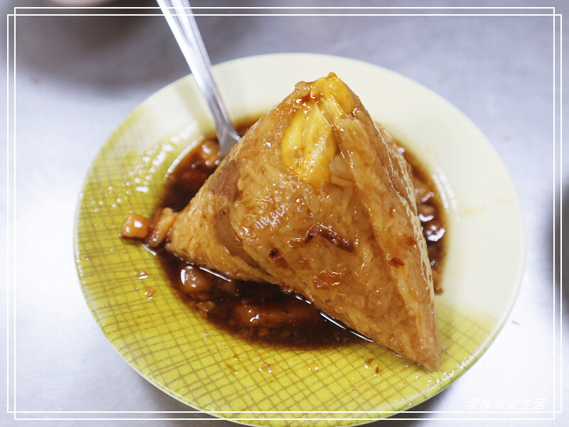 大勇街無名鹹粥-台南/人潮排到隔壁去!2022米其林必比登推薦