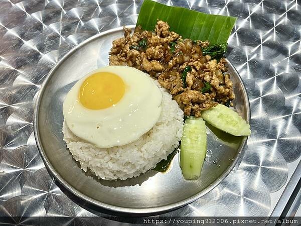 桃園平鎮區|隱泰 Halal 隱身在忠貞市場外的台式泰國料理,完全不泰,是台灣人一定可以接受的口味(附菜單)