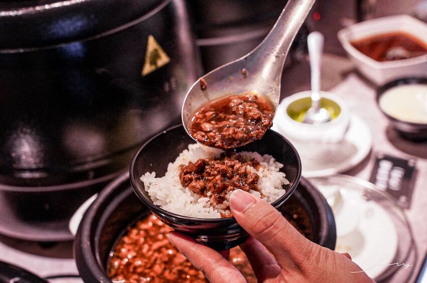 台中平價鐵板燒新歡!首創鐵板燒炒蔬菜吃到飽,搭配三種主廚調味、現做高CP值雙拼套餐,早晚吃都不會膩!