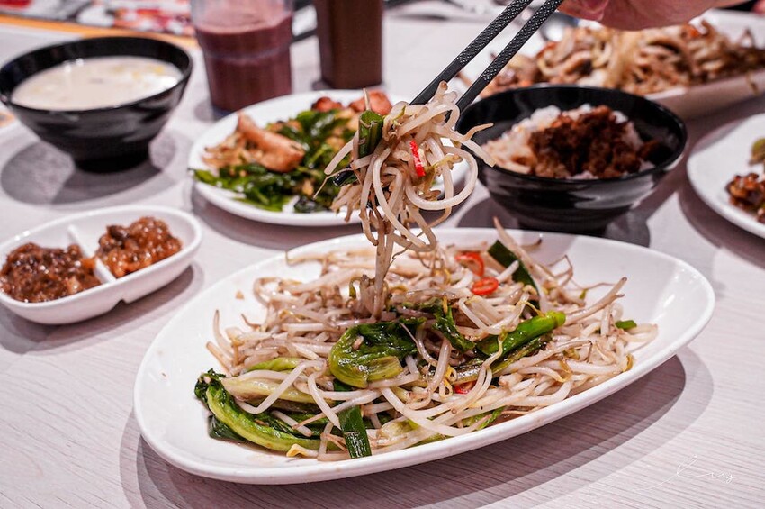 台中平價鐵板燒新歡!首創鐵板燒炒蔬菜吃到飽,搭配三種主廚調味、現做高CP值雙拼套餐,早晚吃都不會膩!