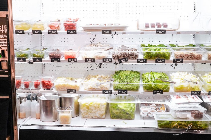 台中平價鐵板燒新歡!首創鐵板燒炒蔬菜吃到飽,搭配三種主廚調味、現做高CP值雙拼套餐,早晚吃都不會膩!