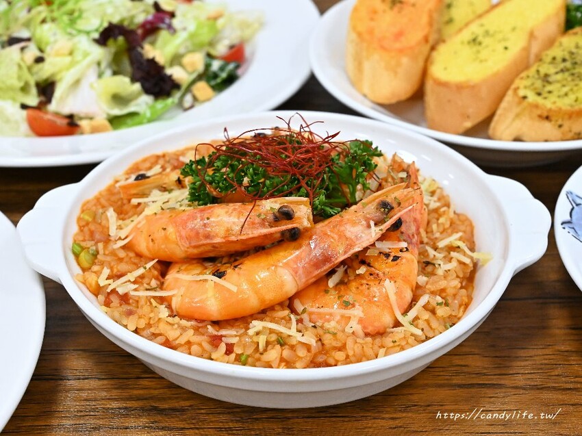 浪愛有家中途貓餐廳｜與可愛貓咪親密互動零距離，還有精緻又美味的餐點可以享用～