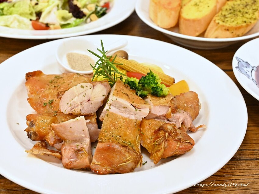 浪愛有家中途貓餐廳｜與可愛貓咪親密互動零距離，還有精緻又美味的餐點可以享用～