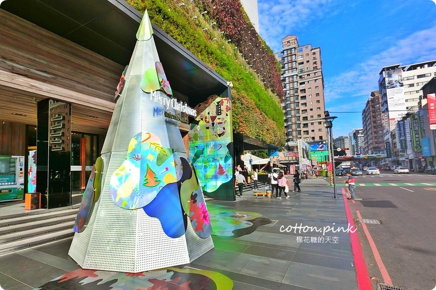 勤美天地聖誕村開村啦!科技感聖誕樹白天晚上都好拍~消費可抽GOGORO唷!