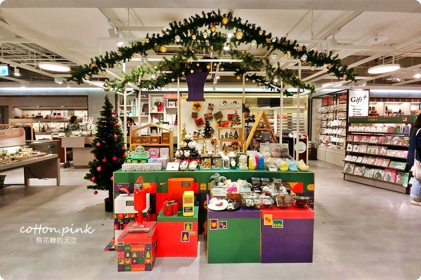 勤美天地聖誕村開村啦!科技感聖誕樹白天晚上都好拍~消費可抽GOGORO唷!