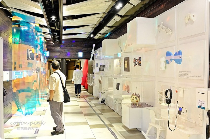 勤美天地聖誕村開村啦!科技感聖誕樹白天晚上都好拍~消費可抽GOGORO唷!