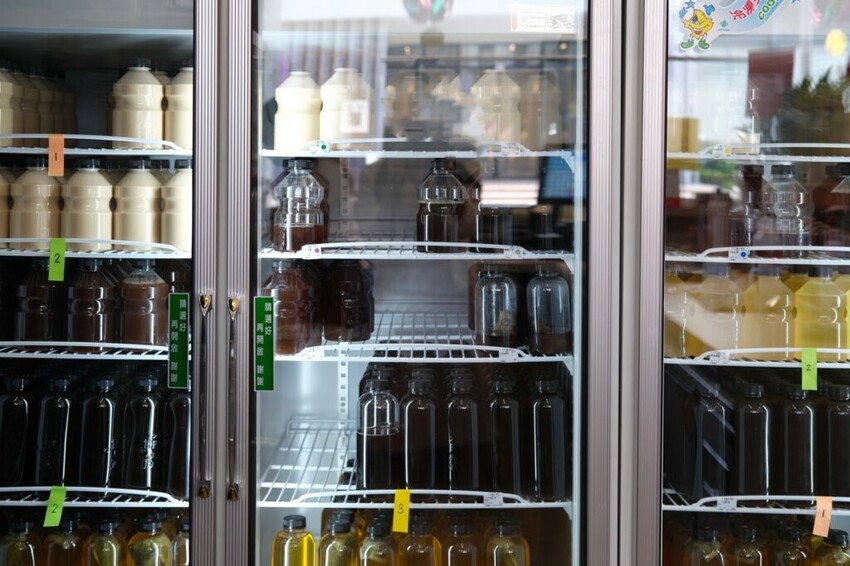 【台中美食】甘乃滴冷泡飲｜南部來的人氣創意手搖，感受淨水打造的純粹茶香味 ! - 肉依小姐吃什麼