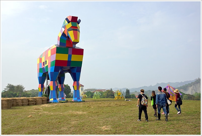 【台南景點】走馬瀨農場30週年慶‧彩虹樂翻天活動!16米彩虹巨馬、牧草迷宮、3D彩繪、草原運動會、毛孩野餐會等,好拍好玩又有趣!