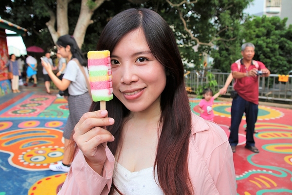 台中彩虹眷村：【台中市景點】彩虹眷村~滿滿的彩虹彩繪 童趣的畫風 IG必打卡地標