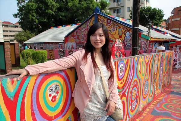 台中彩虹眷村：【台中市景點】彩虹眷村~滿滿的彩虹彩繪 童趣的畫風 IG必打卡地標