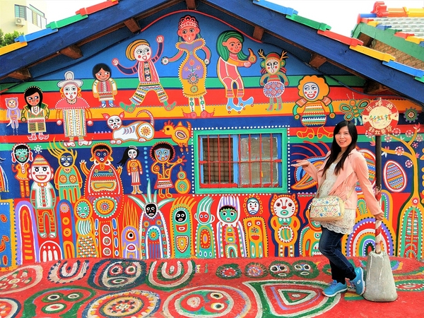 台中彩虹眷村：【台中市景點】彩虹眷村~滿滿的彩虹彩繪 童趣的畫風 IG必打卡地標