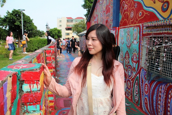 台中彩虹眷村：【台中市景點】彩虹眷村~滿滿的彩虹彩繪 童趣的畫風 IG必打卡地標