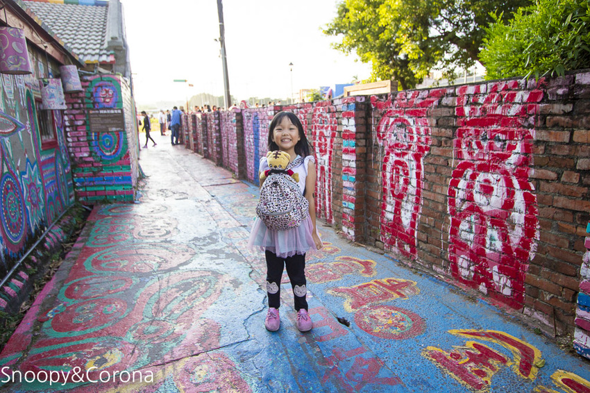 【台中景點】台中必遊景點｜南屯景點｜彩虹眷村～童趣療癒的彩虹村好好拍，還有小孩最愛的彩虹溜滑梯與沙坑