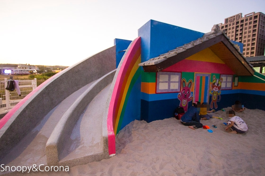 【台中景點】台中必遊景點｜南屯景點｜彩虹眷村～童趣療癒的彩虹村好好拍，還有小孩最愛的彩虹溜滑梯與沙坑