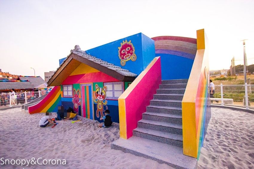 【台中景點】台中必遊景點｜南屯景點｜彩虹眷村～童趣療癒的彩虹村好好拍，還有小孩最愛的彩虹溜滑梯與沙坑