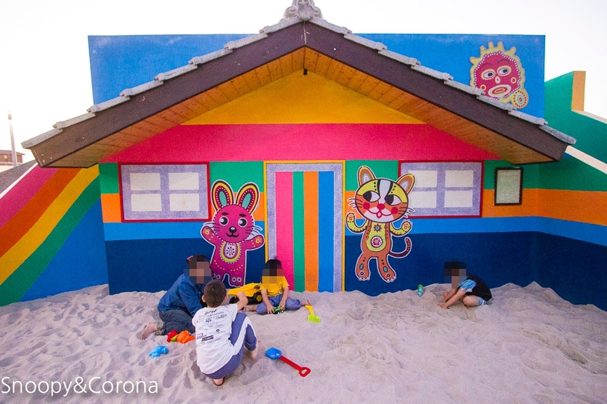 【台中景點】台中必遊景點｜南屯景點｜彩虹眷村～童趣療癒的彩虹村好好拍，還有小孩最愛的彩虹溜滑梯與沙坑