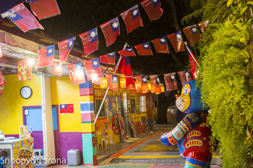 【台中景點】台中必遊景點｜南屯景點｜彩虹眷村～童趣療癒的彩虹村好好拍，還有小孩最愛的彩虹溜滑梯與沙坑