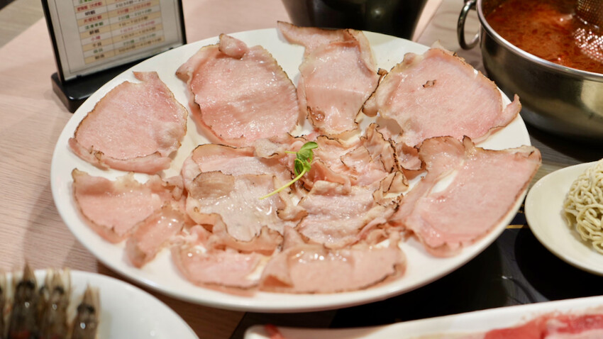[板橋火鍋] 肉老大板橋府中店｜肉肉控必吃「超大肉盤」｜板橋耶誕城美食推薦