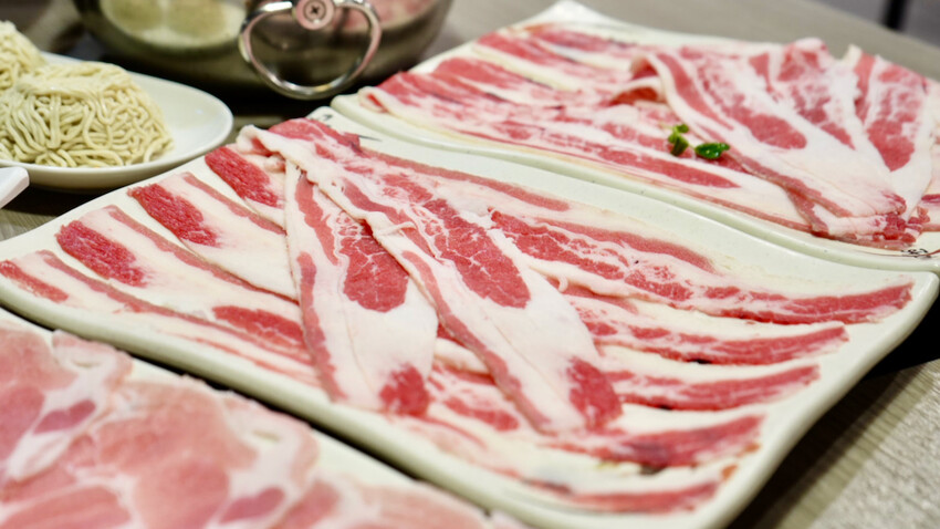 [板橋火鍋] 肉老大板橋府中店｜肉肉控必吃「超大肉盤」｜板橋耶誕城美食推薦