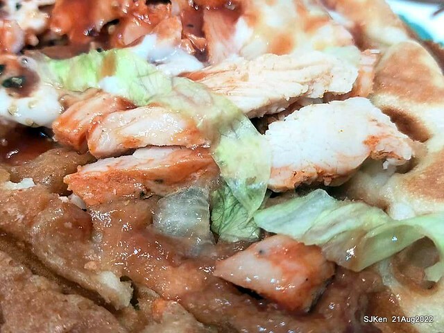 「小木屋鬆餅南港店」3-1 紐澳良雞肉蔬菜鬆餅(New Orleans chicken with vegetable waffle at Shine Mood Waffl store), Taipei, Taiwan, SJKen, Aug 21, 2022.