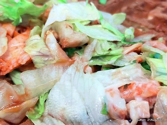 「小木屋鬆餅南港店」3-1 紐澳良雞肉蔬菜鬆餅(New Orleans chicken with vegetable waffle at Shine Mood Waffl store), Taipei, Taiwan, SJKen, Aug 21, 2022.