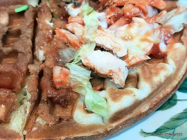「小木屋鬆餅南港店」3-1 紐澳良雞肉蔬菜鬆餅(New Orleans chicken with vegetable waffle at Shine Mood Waffl store), Taipei, Taiwan, SJKen, Aug 21, 2022.