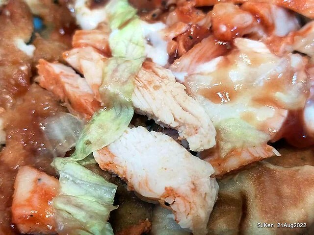「小木屋鬆餅南港店」3-1 紐澳良雞肉蔬菜鬆餅(New Orleans chicken with vegetable waffle at Shine Mood Waffl store), Taipei, Taiwan, SJKen, Aug 21, 2022.